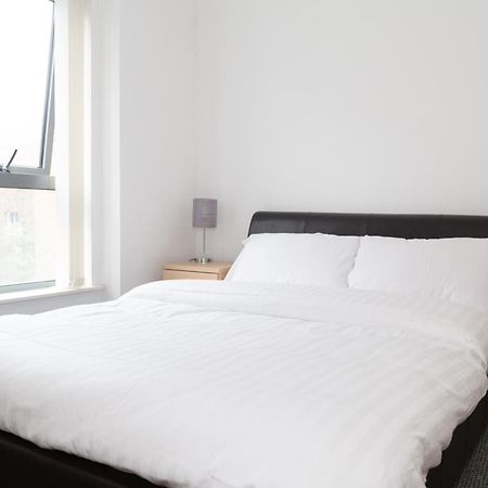 Serviced Apartment In Liverpool City Centre - Free Parking - Balcony - By Happy Days 외부 사진