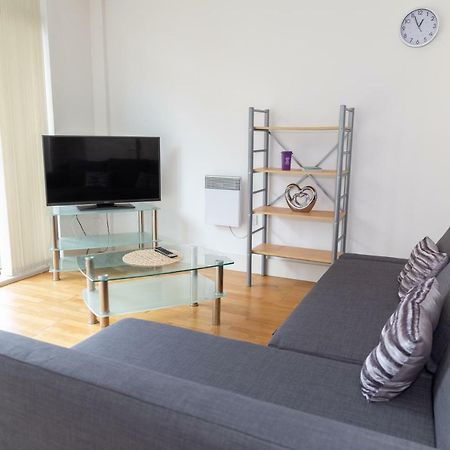 Serviced Apartment In Liverpool City Centre - Free Parking - Balcony - By Happy Days 외부 사진