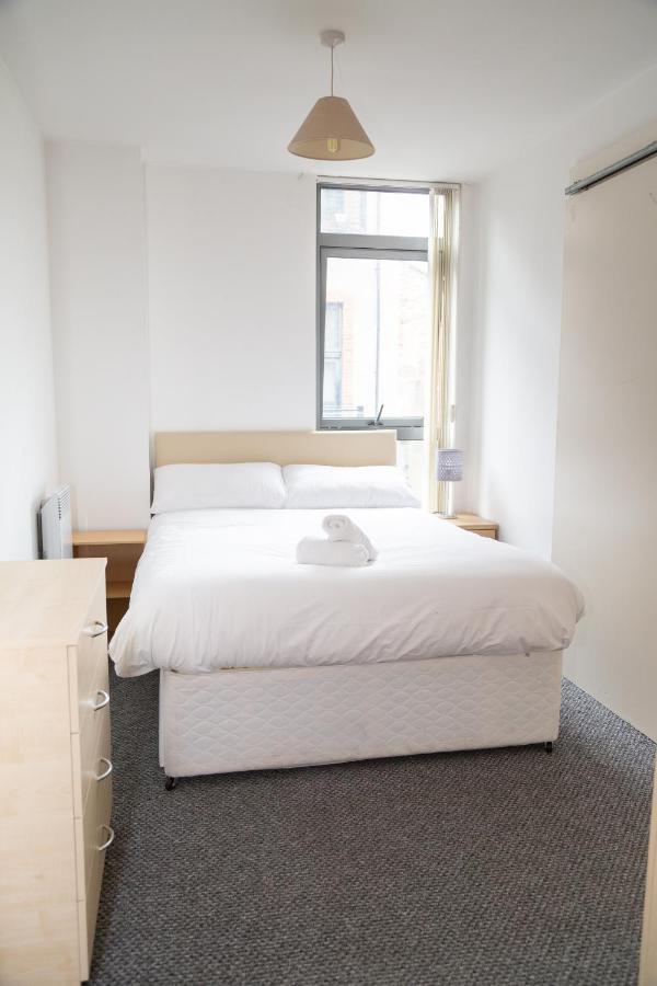 Serviced Apartment In Liverpool City Centre - Free Parking - Balcony - By Happy Days 외부 사진