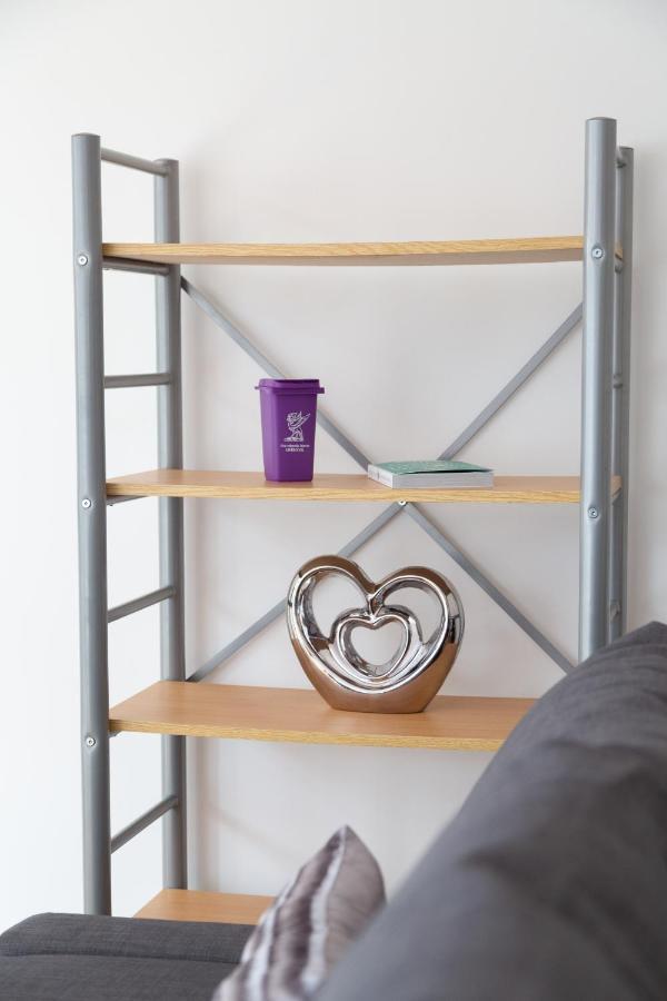 Serviced Apartment In Liverpool City Centre - Free Parking - Balcony - By Happy Days 외부 사진