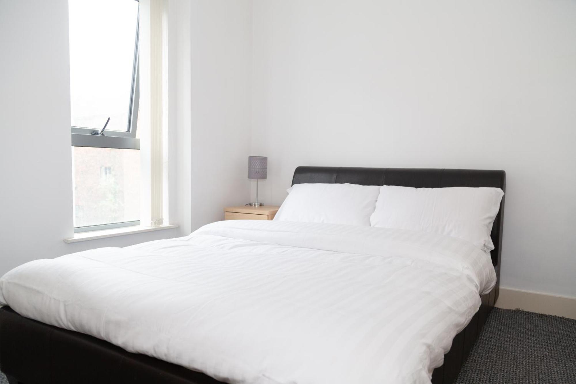 Serviced Apartment In Liverpool City Centre - Free Parking - Balcony - By Happy Days 외부 사진
