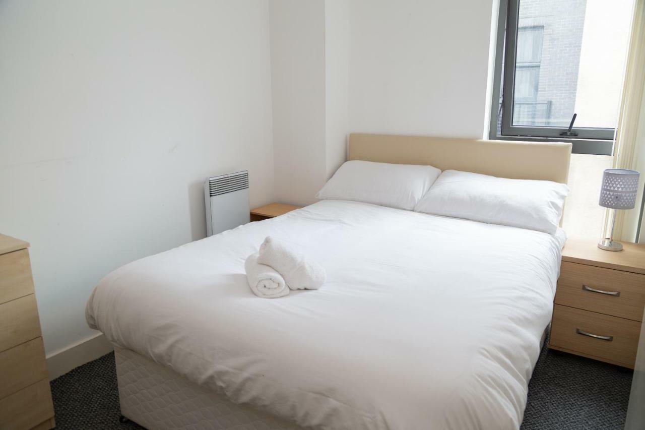 Serviced Apartment In Liverpool City Centre - Free Parking - Balcony - By Happy Days 외부 사진