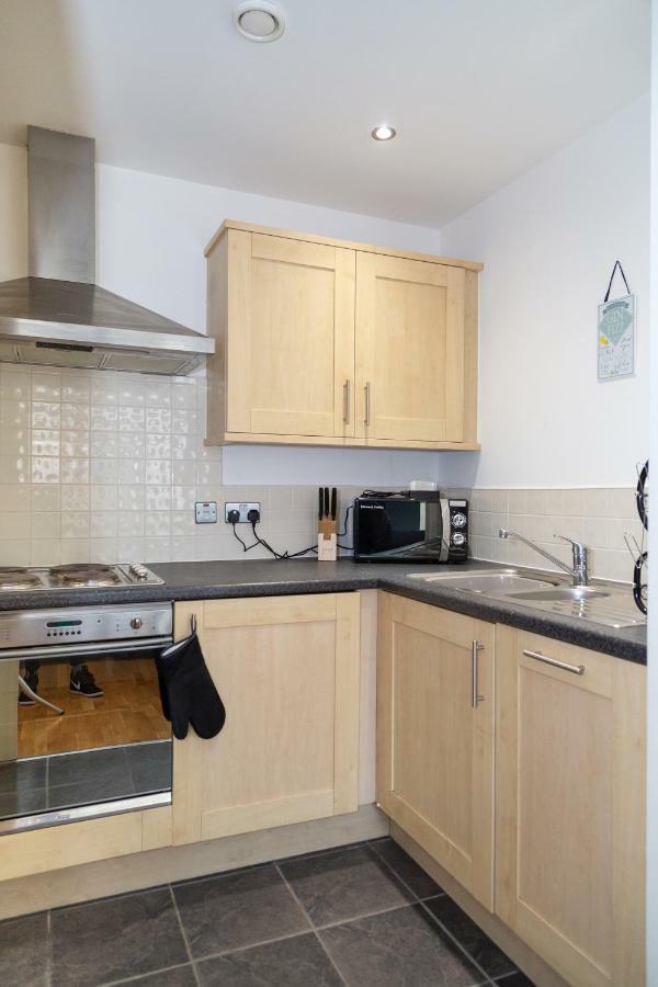 Serviced Apartment In Liverpool City Centre - Free Parking - Balcony - By Happy Days 외부 사진