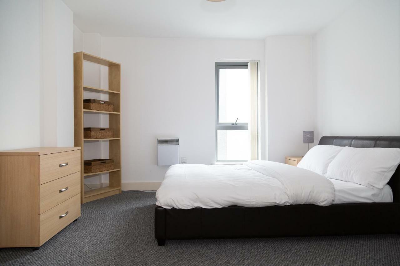 Serviced Apartment In Liverpool City Centre - Free Parking - Balcony - By Happy Days 외부 사진