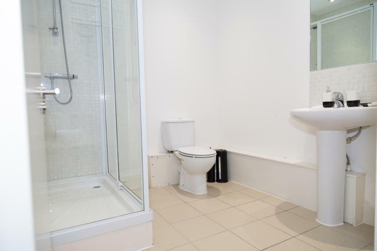 Serviced Apartment In Liverpool City Centre - Free Parking - Balcony - By Happy Days 외부 사진